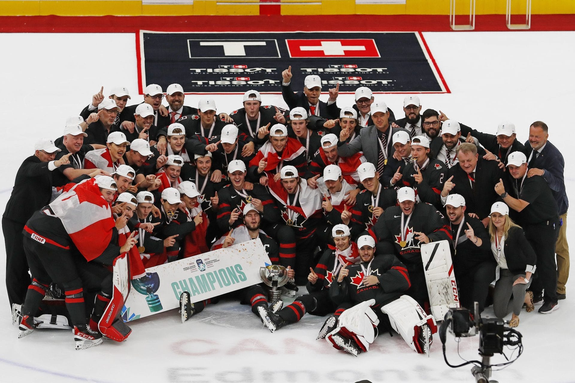 World Juniors 2025 USA Hoists its Defense, Canada Eyes Redemption in