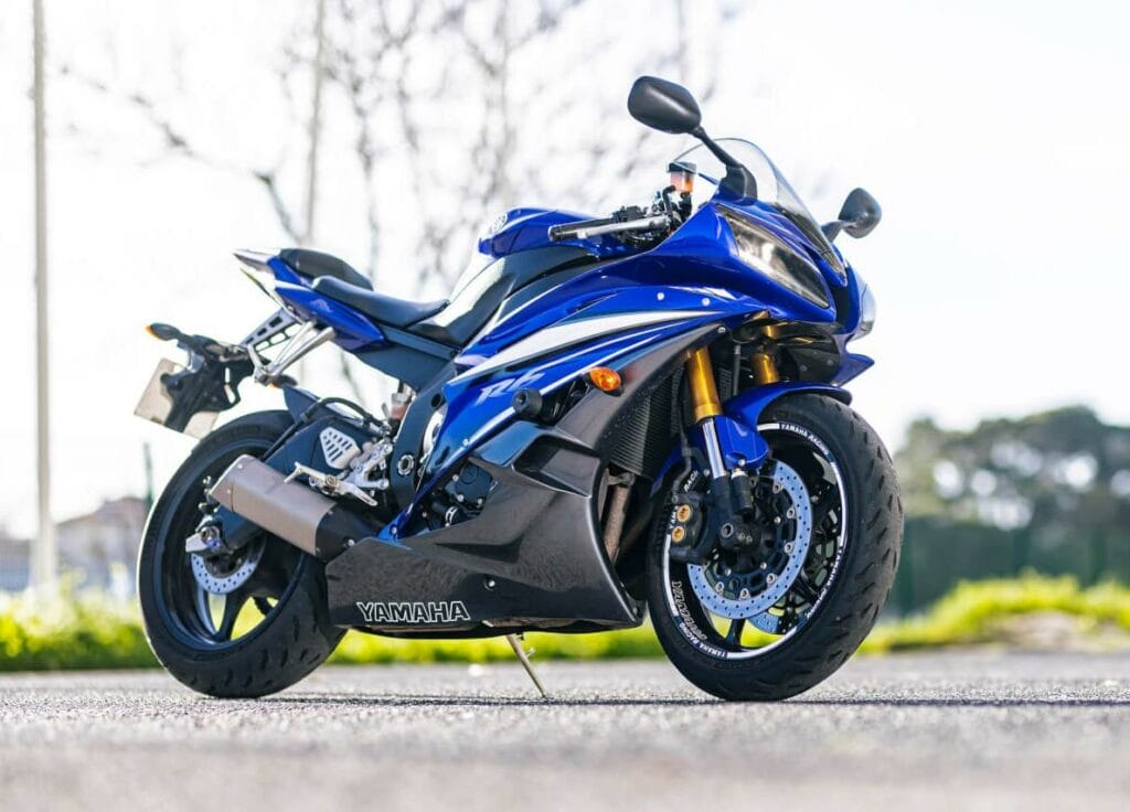 試乗 - 今月の使用車 - ヤマハ YZF-R6 - そしてレース…登録済み - Motociclismo