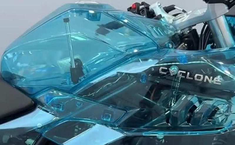 Não se vê todos os dias: Estranha Cyclone RC 410 R Akuarium com carenagem totalmente transparente