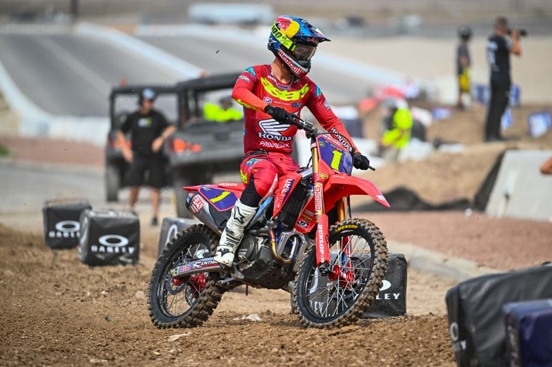 Conheça a Honda CRF450RWE, que levou Jett Lawrence à renovação do título Mundial de SuperMotocross