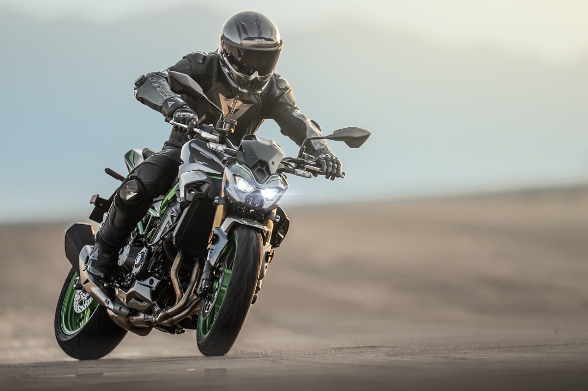 Kawasaki Z900, supernaked de cara lavada para 2025