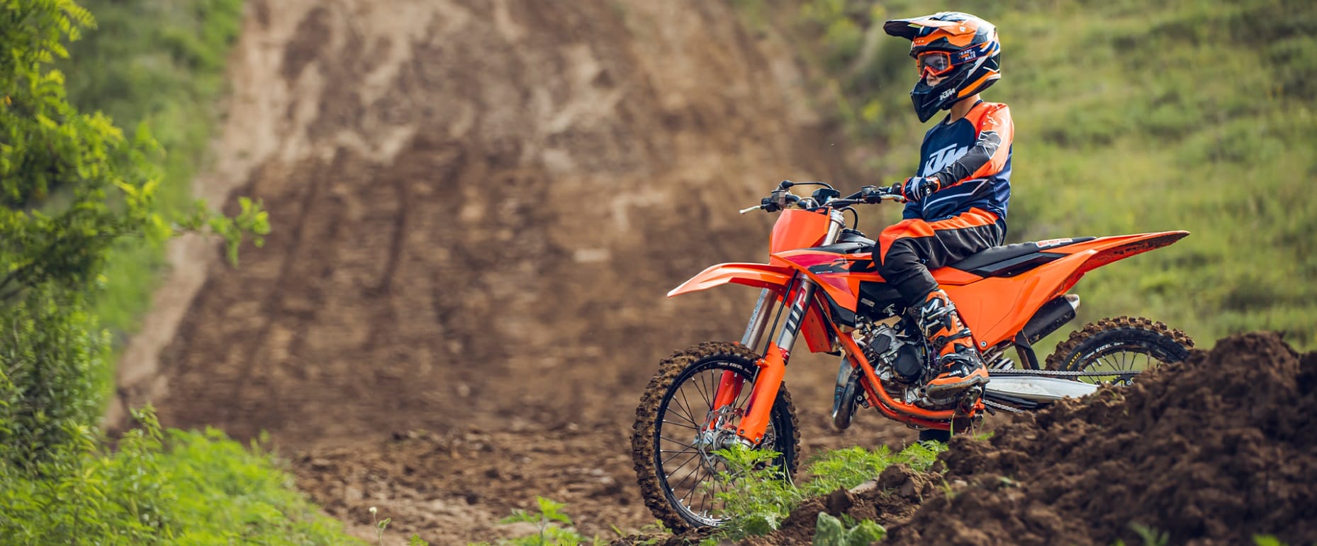 動画 2025年 KTM 85 SX 若いライダーのための勝利のDNAを持つバイク Motociclismo